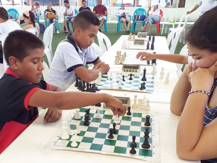 Estudiante de Sexto Triunfa en Torneo Departamental de Ajedrez