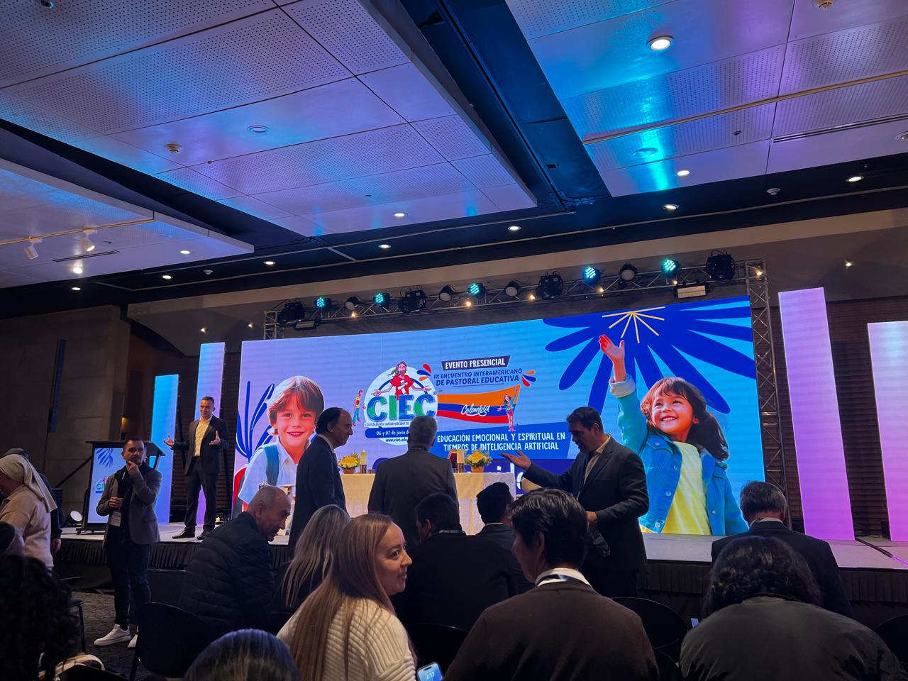 Congreso - Inteligencia artificial  en la educación y su impacto en la formación integral de los estudiantes